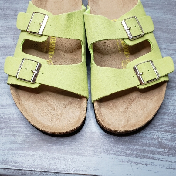 Birkenstock Lime Green Footbed Sandals. Women's size 8 or Men's size 6. (Sd206) - Picture 2 of 13